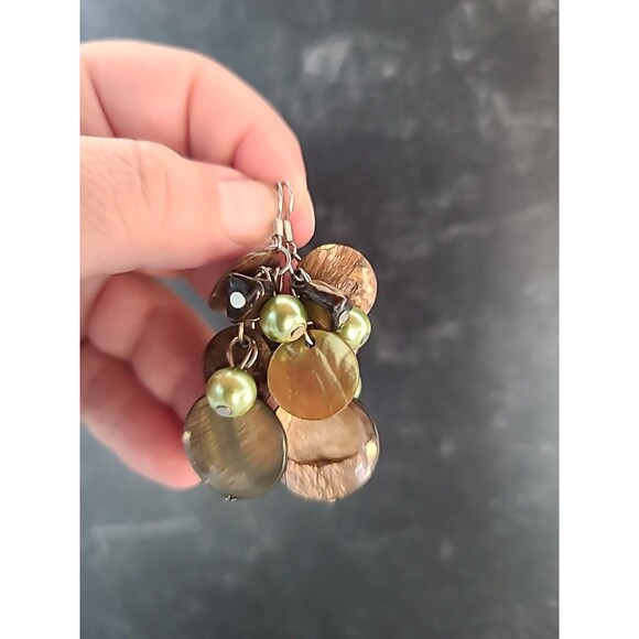 Green And Tan Beaded Shell Dangling Earrings Vintage Costume Jewelry - Picture 3 of 10